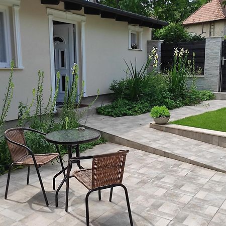 Garden Home Torokbalint Luaran gambar