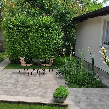 Garden Home Torokbalint Luaran gambar