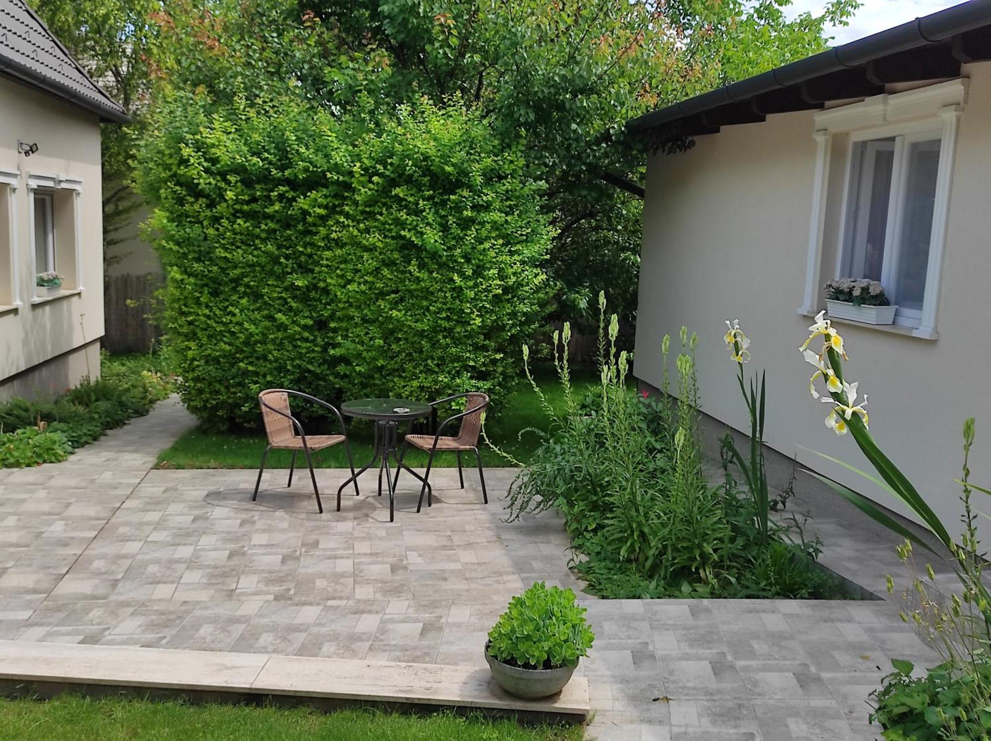 Garden Home Torokbalint Luaran gambar